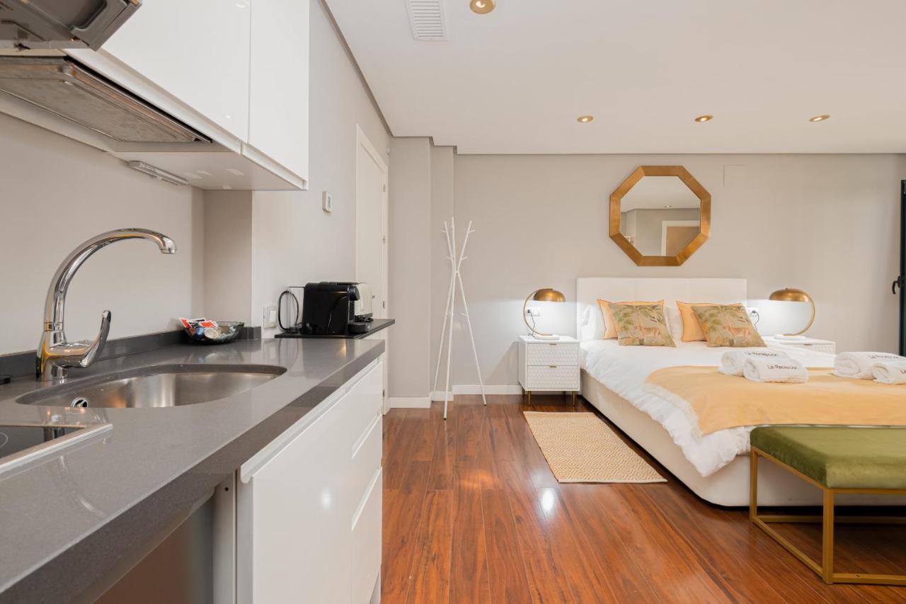 شقة C30 Deluxe Studio With Terrace Into Cathedral Square مالقة المظهر الخارجي الصورة