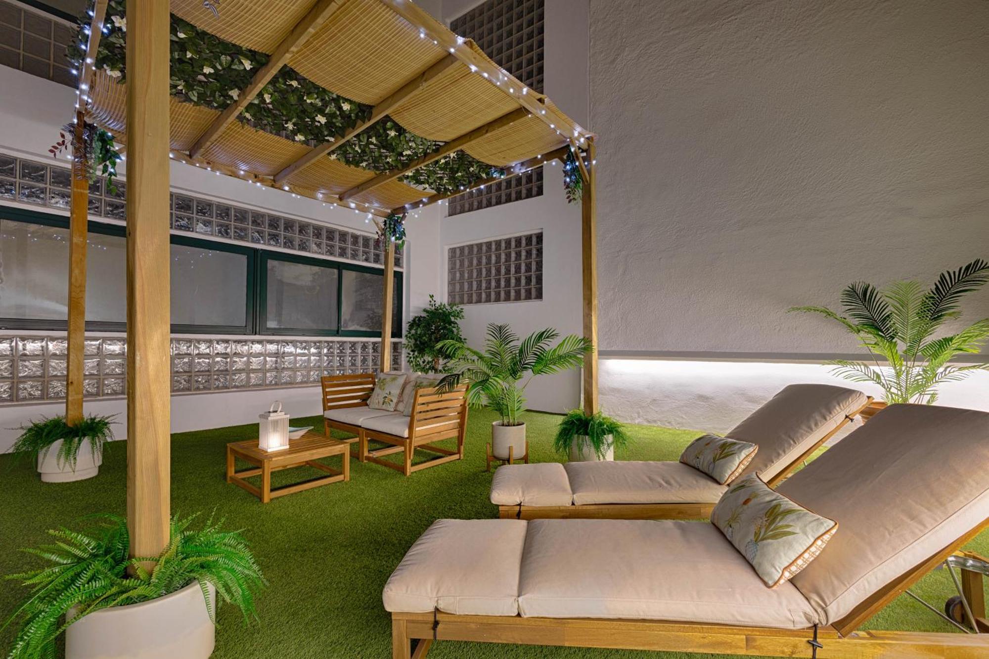 شقة C30 Deluxe Studio With Terrace Into Cathedral Square مالقة المظهر الخارجي الصورة